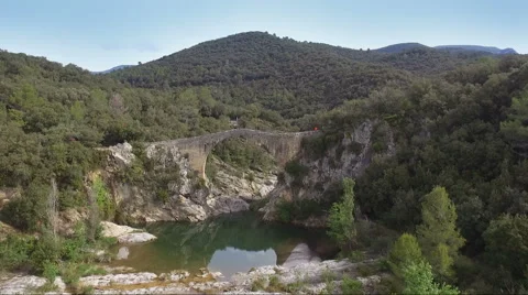  Two persons running on the bridge over the Llierca River 스톡 동영상 62529109