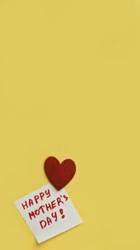 Two piece of paper for for notes with words Happy Mother's Day and red wooden Stock Photos