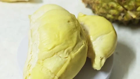 Two pieces of yellow durian. 스톡 동영상 339338223