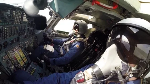 Two pilots perform the takeoff Vidéo 82208791
