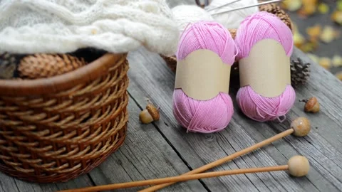 Two pink balls of wool threads with empty labels lying on vintage wood desk. Stock-Footage 118254309