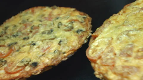 Two pizzas rotate. Видео 86701674