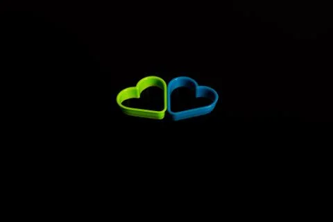 Two plastic cookie cutters, blue and green, for making cookies in the shape o Foto stock