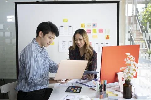 Two professional web developer working on application development for web mobile Stockfoto's