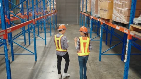 Two professional workers with list checking stock condition in warehouse Vidéo 211973429