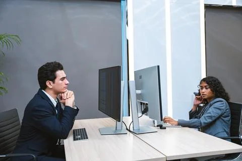 Two programmer is dealing with the stress and anxiety of working on compute.. Foto stock