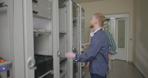 Two programmers discuss problem solving in server Video stock 107384376