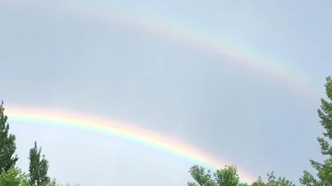 Two Rainbows Stacked in Sky Vidéo 90422153