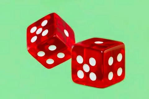 Two red dice on a green background. The game of poker. 库存照片