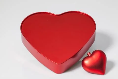 Two red hearts on the table 库存照片