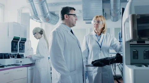 Two Research Scientists Programm Medical Equipment with Computer Keyboard Vidéo 96746037