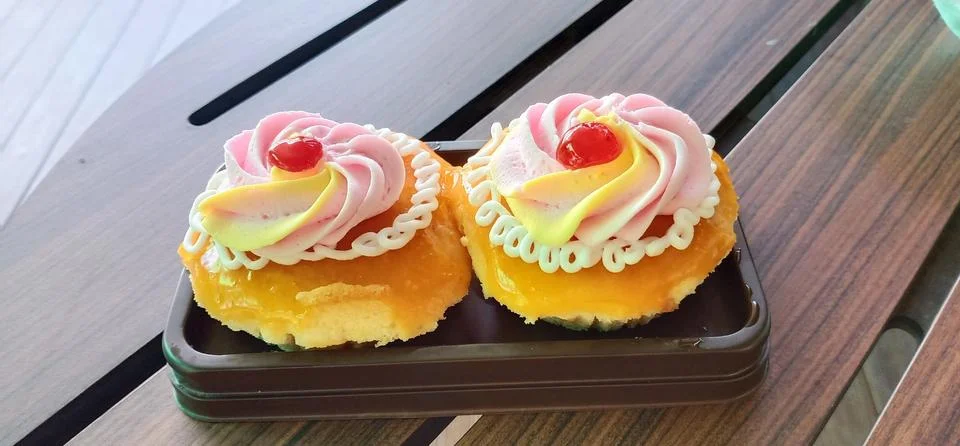 Two retro cake on table. Foto stock