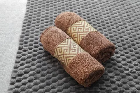 Two rolled towels close-up on the bed 库存照片