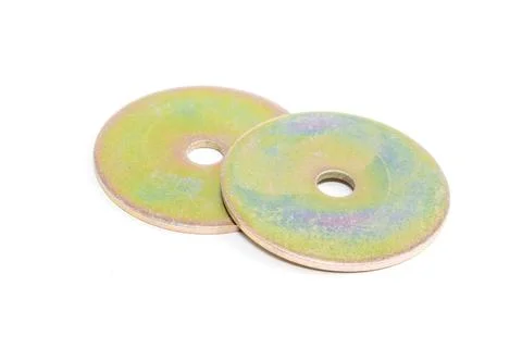 Two round metal objects with a hole in the middle Stockfoto's