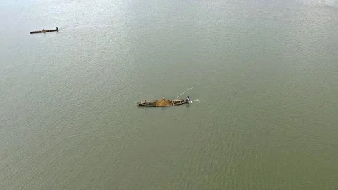 Two sand pirogues in Douala bay Video stock 80924634