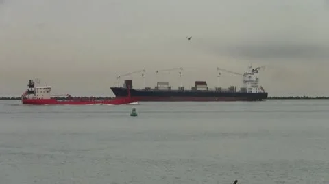 Two ships Video stock 12713109