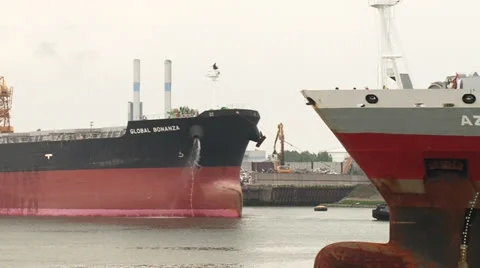 Two ships pass Video stock 24854242