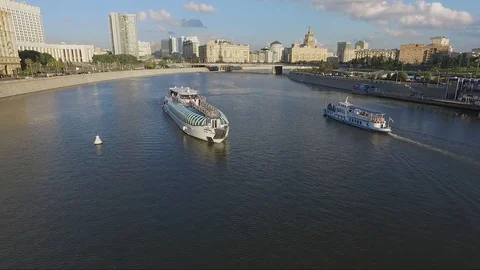 Two ships sail along the river. Beautiful fan. The center of a big city Stock Footage 125435225