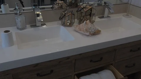 Two Sinks in the Bathroom 스톡 동영상 111494809