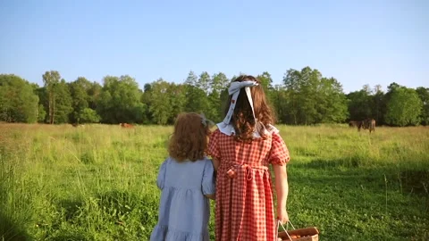 Two sisters are walking Video stock 218300318