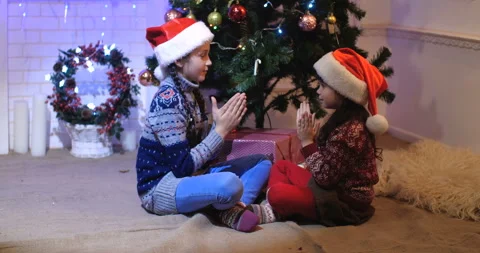 Two sisters play, clap their hands and laugh. Video stock 131507479