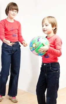 Two sisters playing with a ball Foto stock