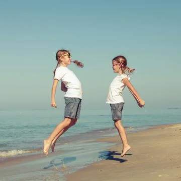 Two sisters playing on the beach Fotos de archivo