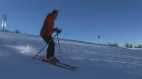 Two skiers on flat slope part I Vidéo 92486