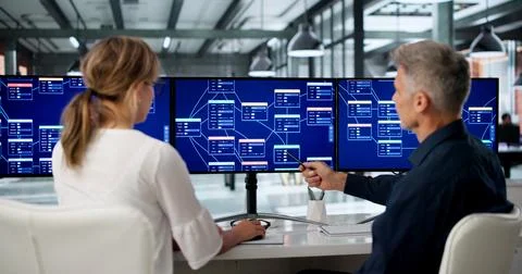Two Software Developers Collaborate Using A Drag And Drop Low Code Platform. Foto stock