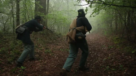 Two soldiers walk on dirt path through fog with caution, Civil War scenes Stock-Footage 39982304
