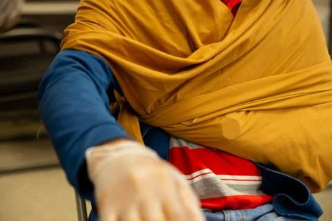 Two staff training to give first aid to arm with broken bones Stockfoto's