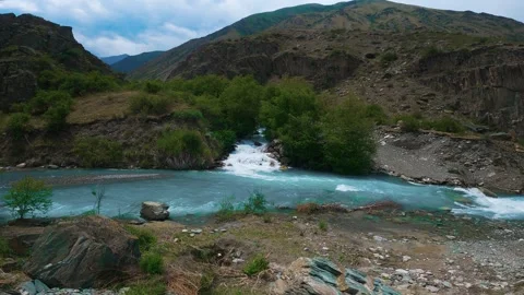 Two stormy mountain rivers Vídeo Stock 245425336