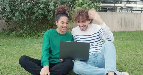 Two student friends making a video call with laptop on campus Video stock 252044275