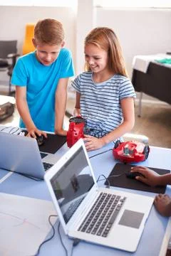 Two Students In After School Computer Coding Class Learning To Program Robot Foto stock