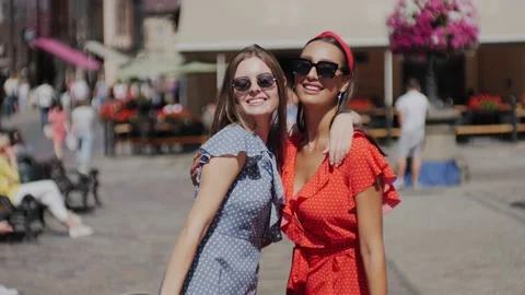 Two stylish cute girlfriends walking around the urban city. Video stock 138080108