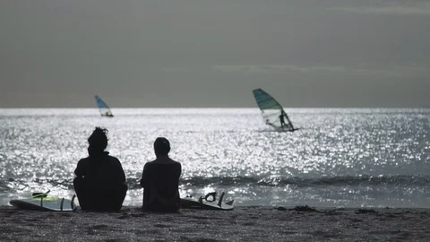 Two surfers Video stock 99966043