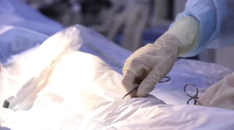 Two surgeon doing surgery in the operating room Vídeo Stock 67523498