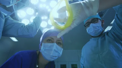  Two Surgeons Turn on Lamps in Operating Room Vidéo 89657780