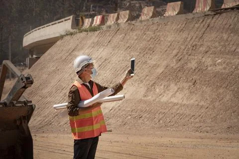 Two Surveyor builder Engineer technician  Business Team discuss plan at new c Foto stock