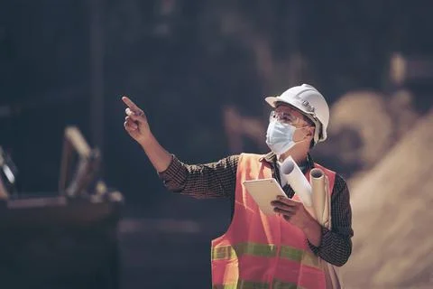 Two Surveyor builder Engineer technician  Business Team discuss plan at new c 스톡 사진