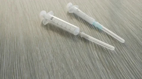 Two Syringe 動画素材 70826083