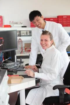 Two technicians at work in a laboratory Foto stock