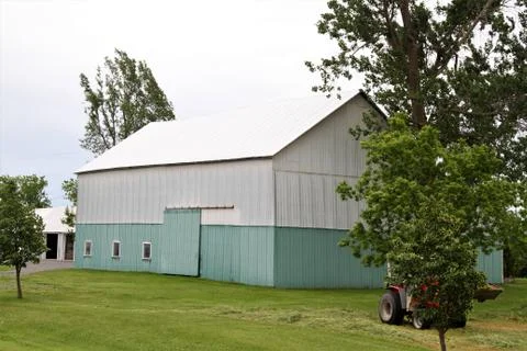 Two-toned colored barn Foto stock