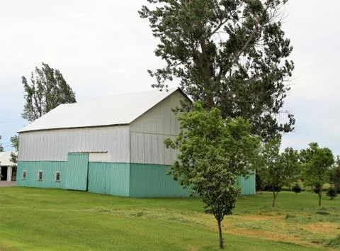 Two-toned colored barn Stock Photos