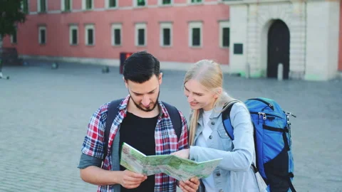 Two tourists with map looking for new historical place in city center Video stock 142862368