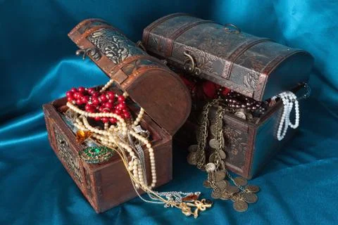 Two treasure chests Stockfoto's
