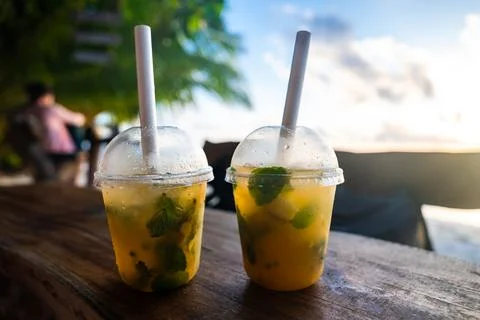 Two tropical iced drinks with straws on wooden bar in Maldives Stock-Fotos