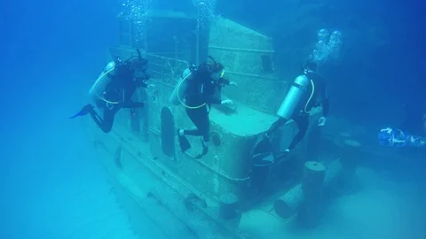 Two Tug Dive Bermuda Stockbeeldmateriaal 90356943