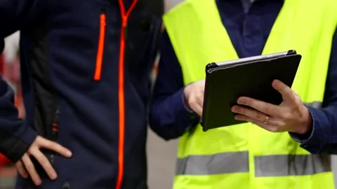 Two unrecognizable workers doing inventory Video stock 260095320