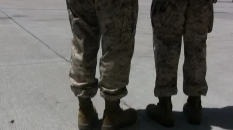 Two US Marines talking on base 库存影片 11938839